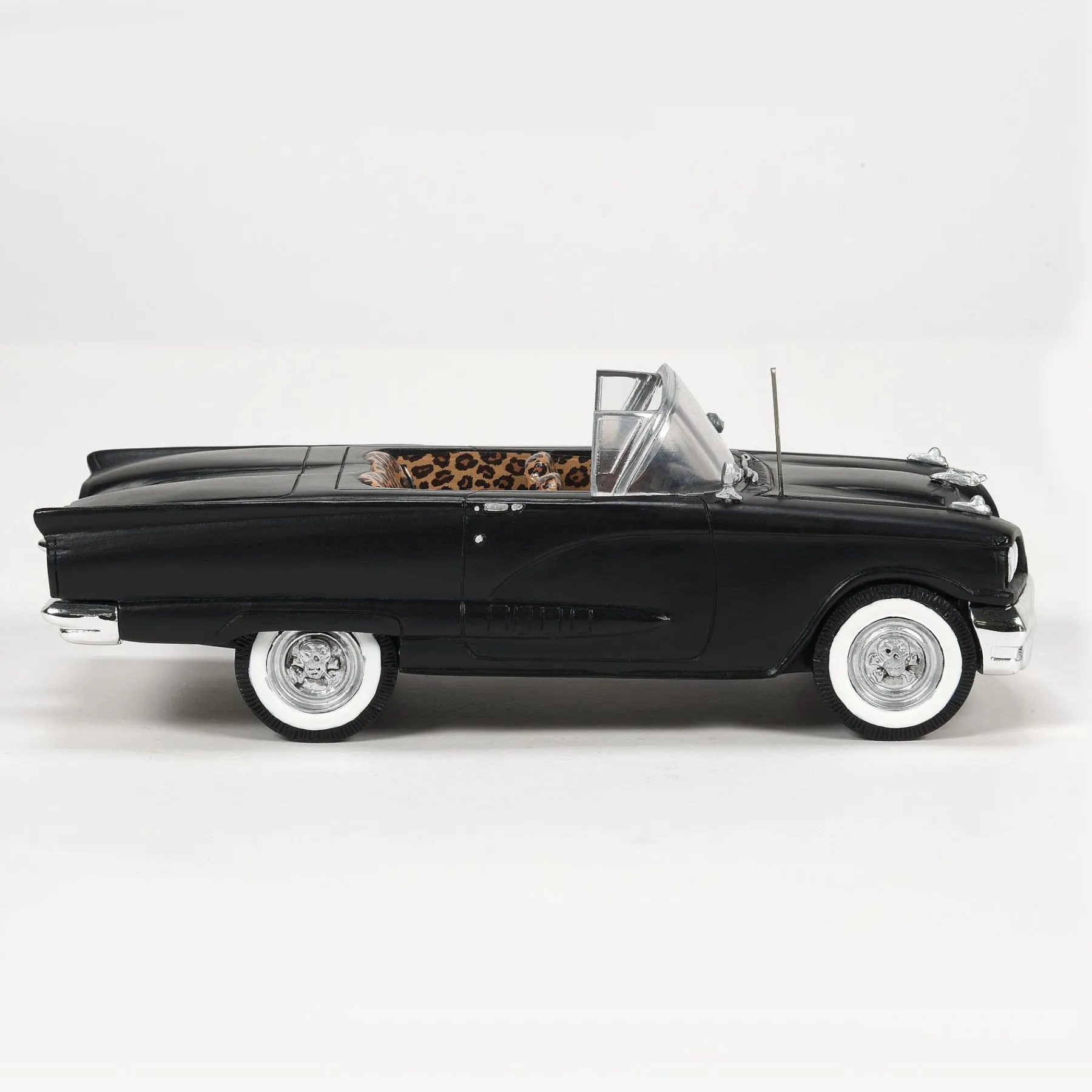 Department 56 Hot Properties Village>Elvira's Macabre Mobile